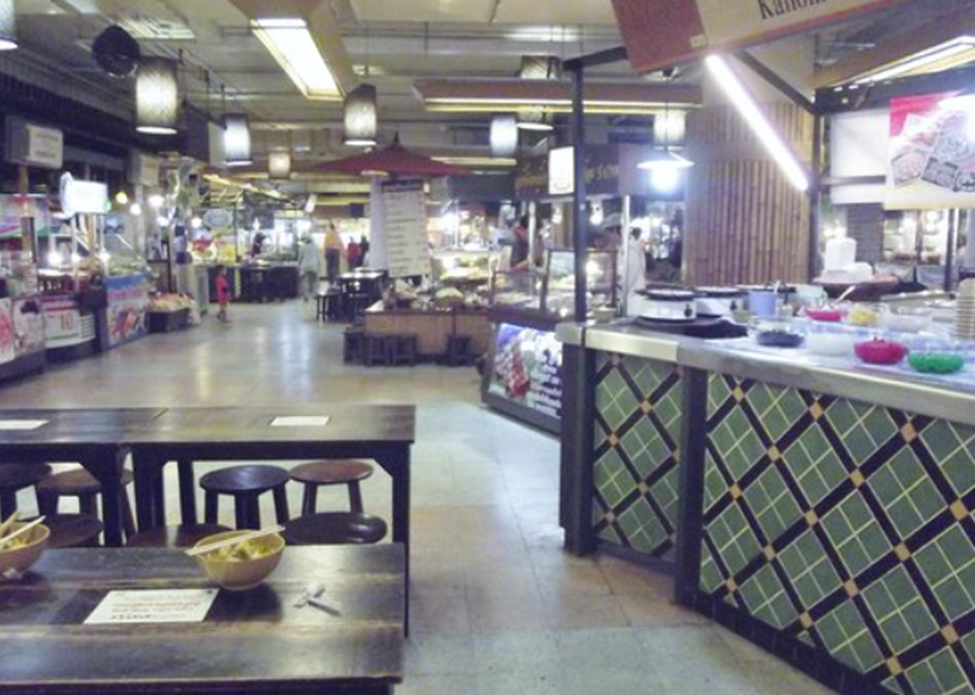 แอร์พอร์ตเชียงใหม่มีร้านอาหารที่หน้ากินให้เลือกรับประทานมากมายที่เรียกว่า Food Court ตู้ปลา ห้างสรรพสินค้าเซ็นทรัลพลาซ่าเชียงใหม่นั่งรอเดินทางก็หาอะไรรับประทานก่อนนะ