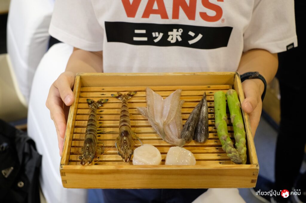 「天ぷら神田หรือ ร้าน Tempura Kanda กับร้านที่มาในชื่อภาษาญี่ปุ่นบอกถึงสัญชาติและประเภทของอาหารที่ขาย ซึ่งก็คืออาหารญี่ปุ่นใน สไตล์Ginza แท้ ๆ 
